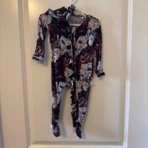 0-3 months bums & roses dark floral footie pajama set